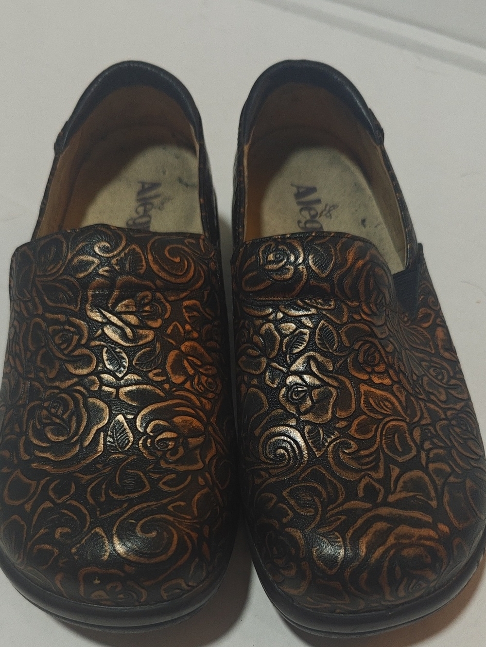 Alegria Keli Gold Embossed